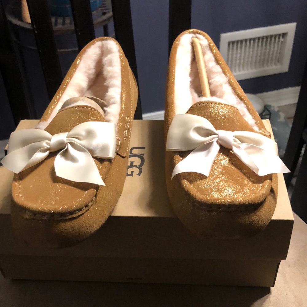 UGG ANSLEY BOW GLIMMER MOCCASINS